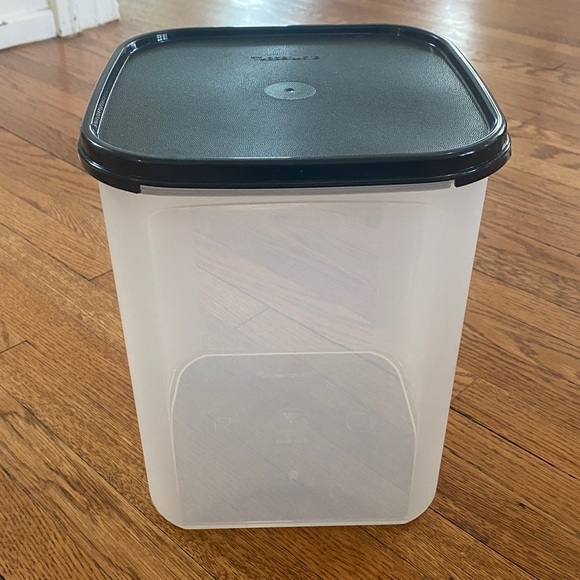 Tupperware 23 cup container - Picture 2 of 9